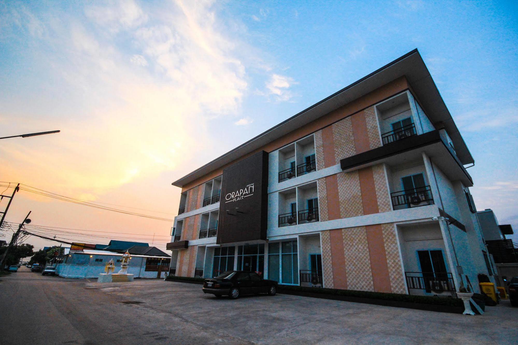 Orapan Place ลำปาง ภายนอก รูปภาพ