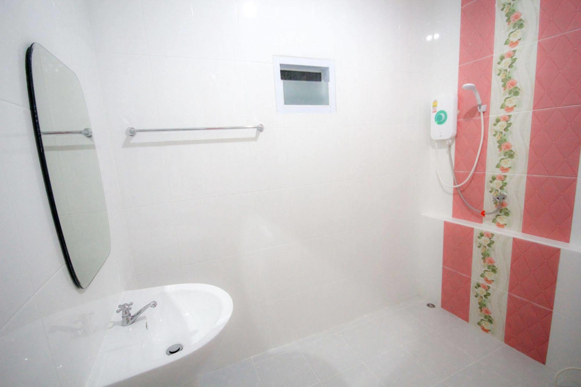 Orapan Place ลำปาง ภายนอก รูปภาพ