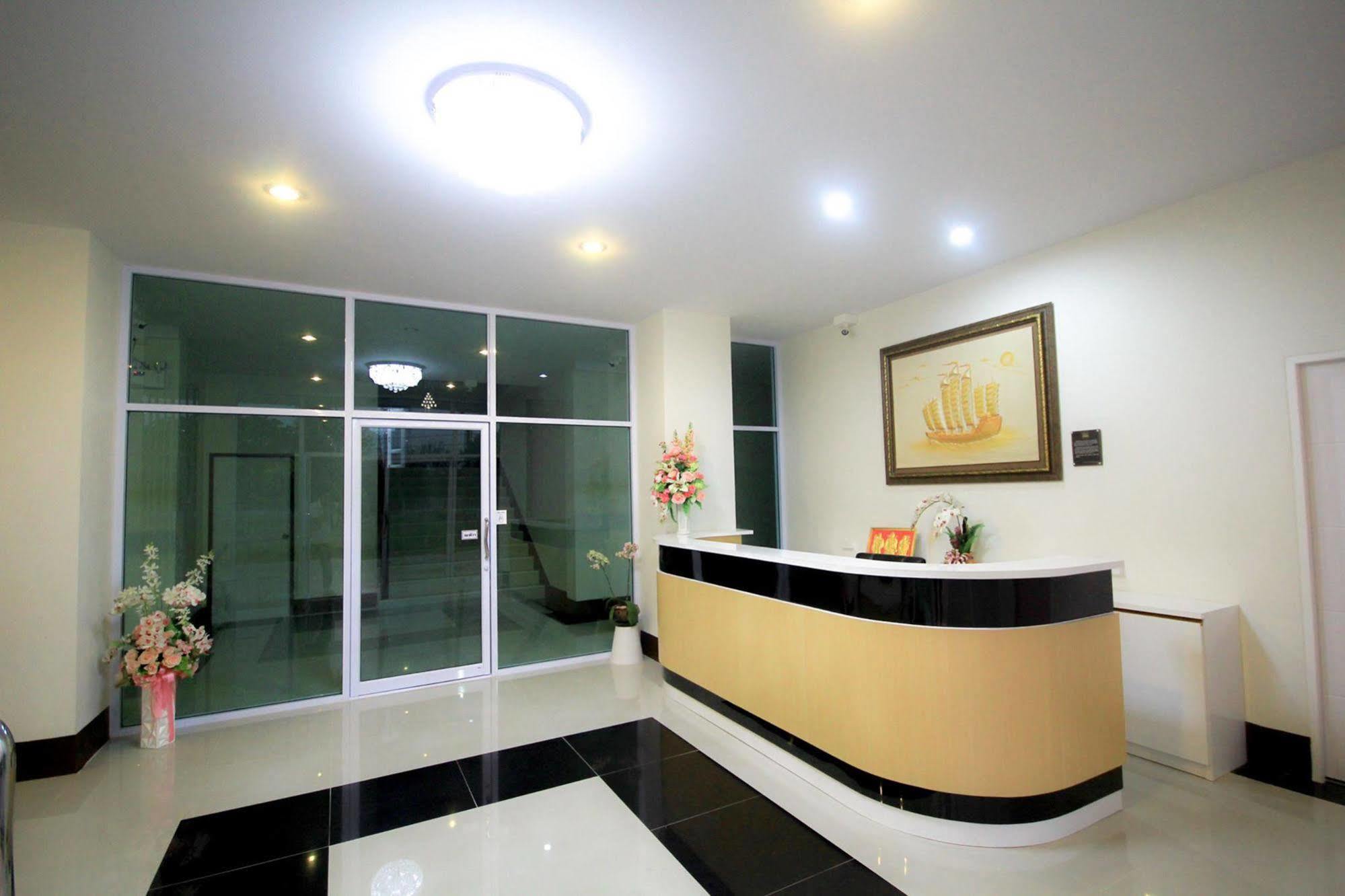 Orapan Place ลำปาง ภายนอก รูปภาพ